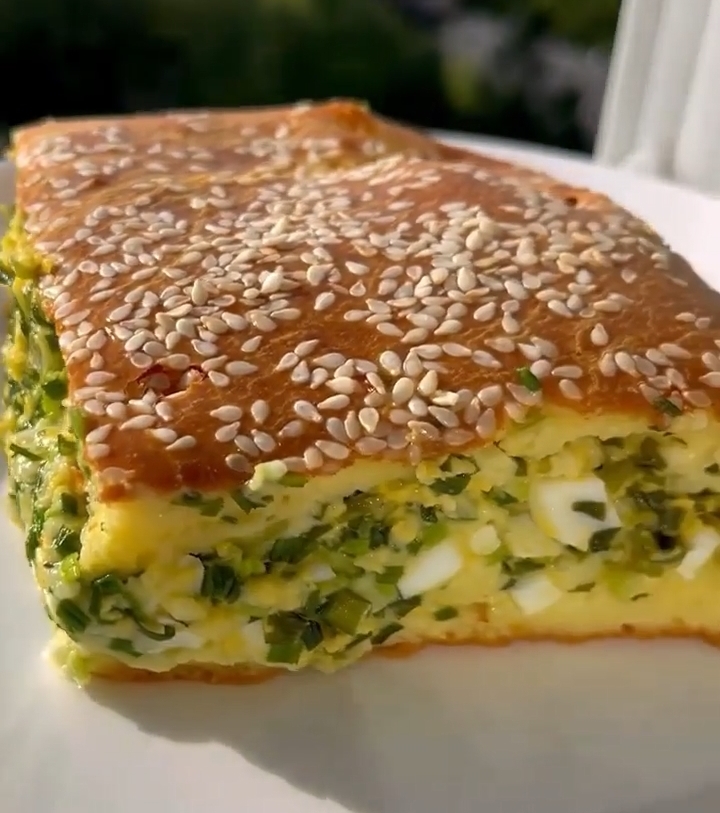 Пирог с зелёным луком и яйцом Приятного аппетита! ?>