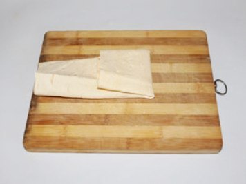 Бутерброд в лаваше Заворачиваем прававый конец лаваша (рола), вставляем в левый. Получается конверт ?>