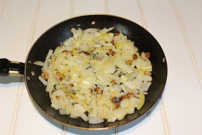 Borscht In a skillet, simmer on onions until golden brown. ?>