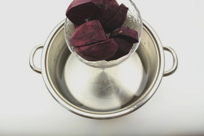 Beetroot is hot Boil the beets until tender, about 20-30 minutes. ?>