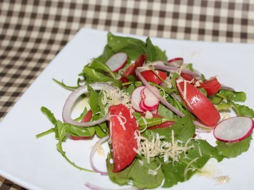 Salat mit Rucola Guten Appetit! ?>