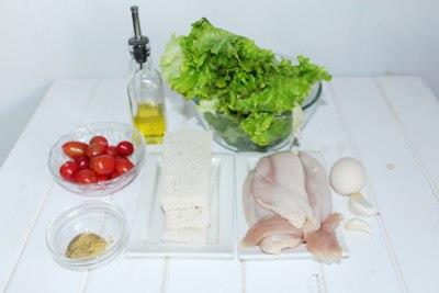 Caesar salad with chicken INGREDIENTS ?>