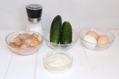 Chicken fillet and cucumber salad INGREDIENTS ?>