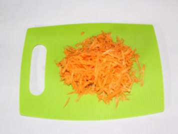 Red fish in the oven Peel the carrots, grate on a medium grater ?>