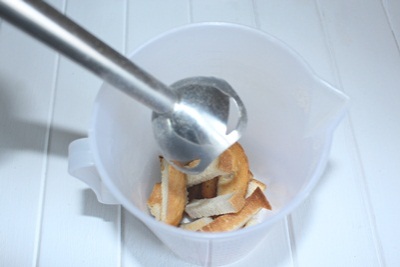 Breadcrumbs, The easiest way to crush crackers with a blender. ?>