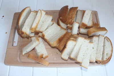 Breadcrumbs, Cut the bread into small cubes. ?>