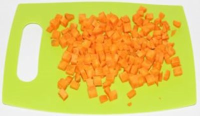 Винегрет Охладете морковите, обелете, нарежете. ?>