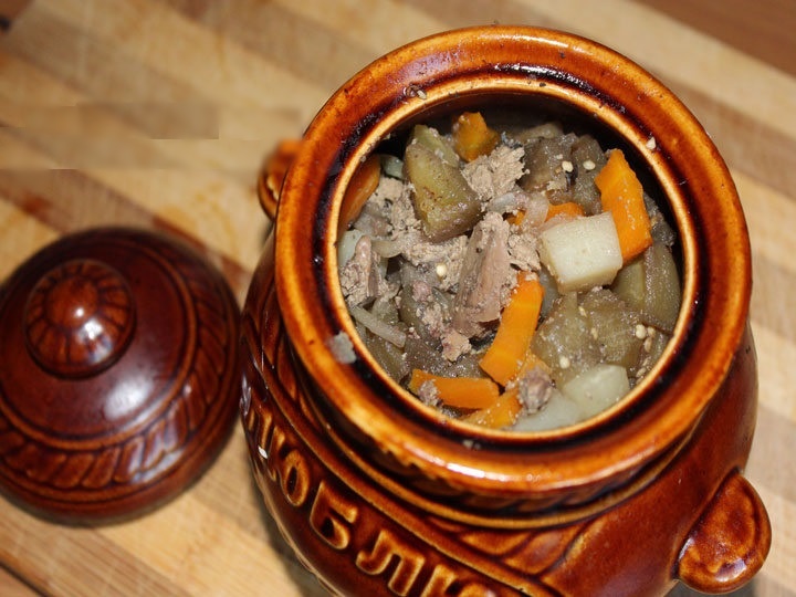 Chicken hearts and liver in a pot
