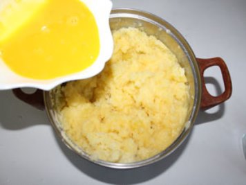 Ducal poteter Tilsett egg. Salt etter smak. Bland godt. ?>