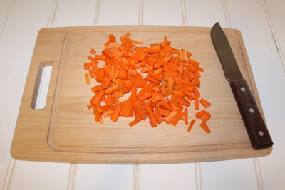 चिकन एक प्रकार का अनाज के साथ भरवां गाजर को काट लें। ?>
