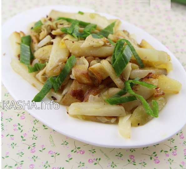 Fried potatoes with wild mushrooms