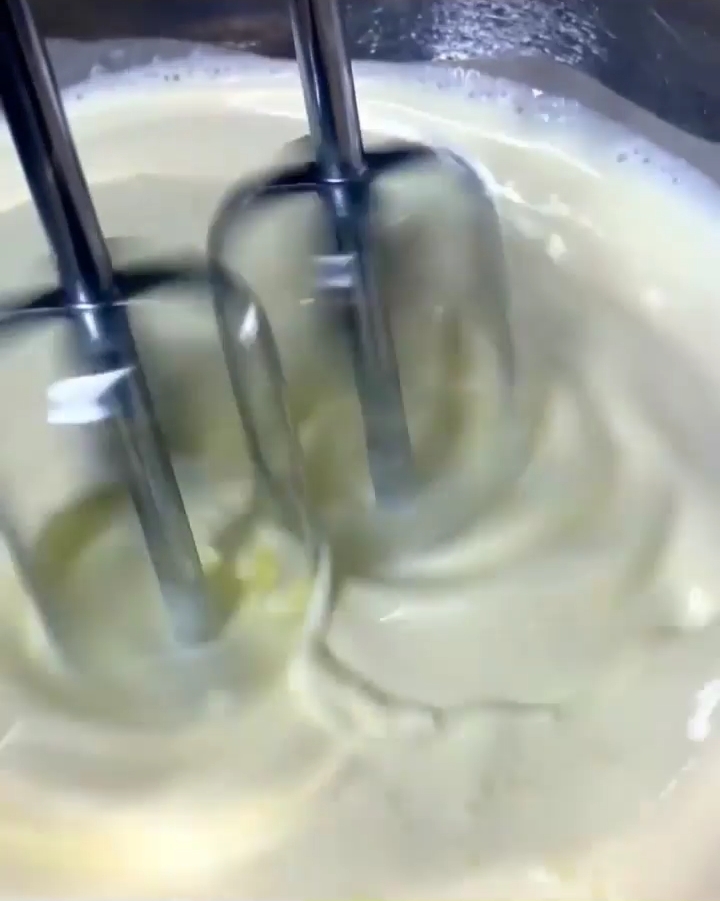 Crème Glacée Bounty Battre avec un mélangeur. ?>