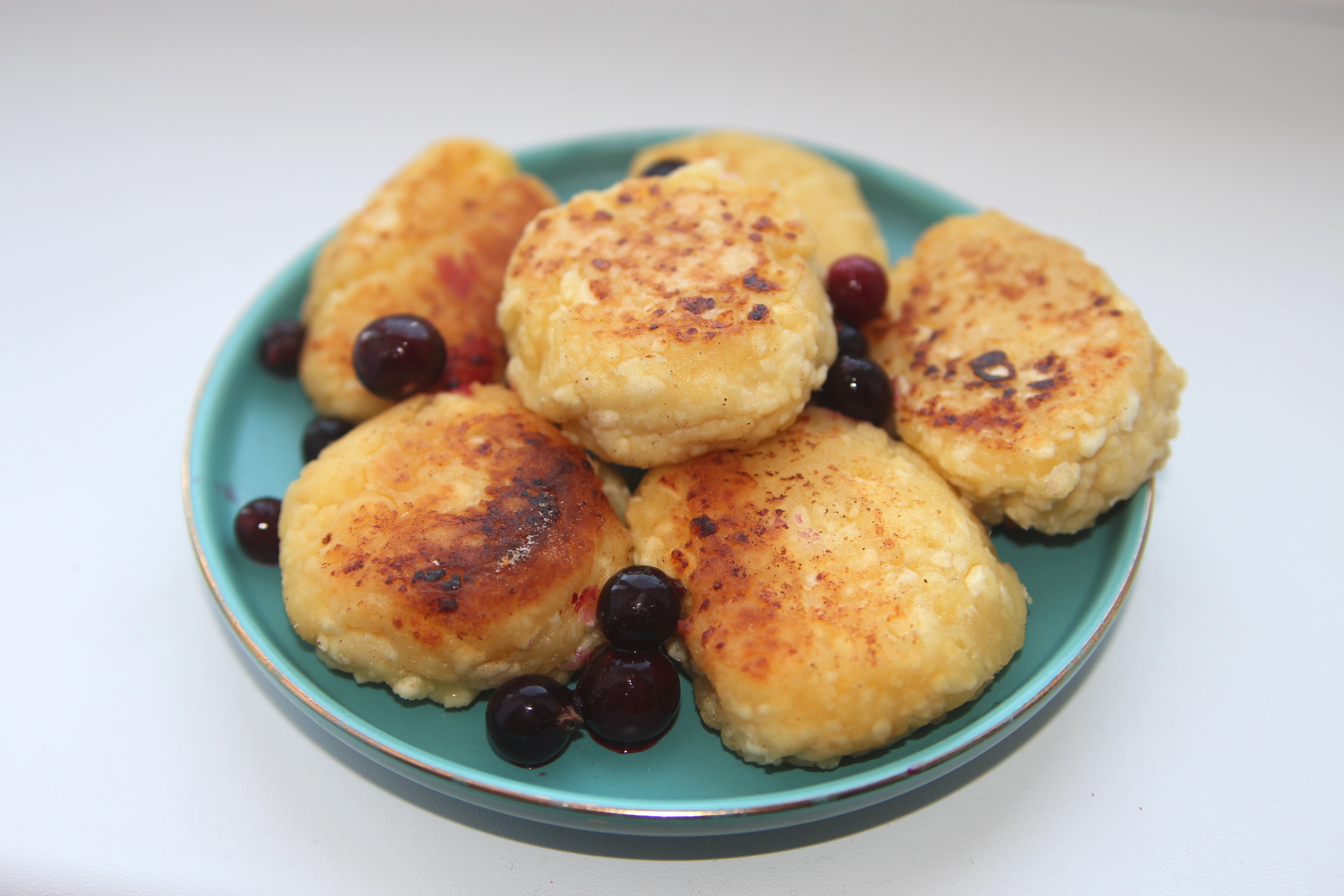 Recette Syrniki - Crêpes au fromage russe Bon appétit.