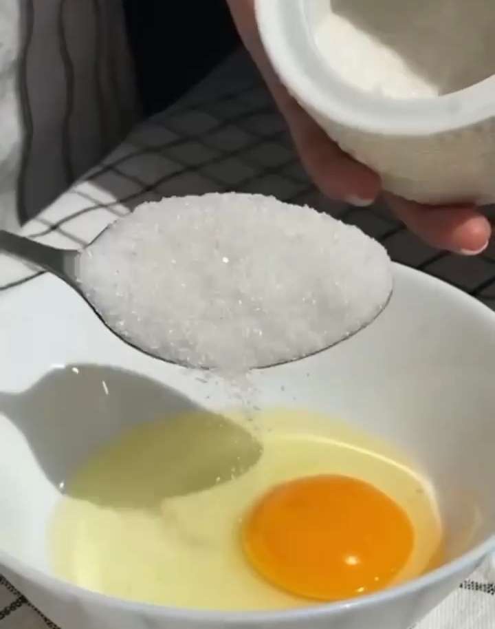 Pancake on kefir Add sugar.